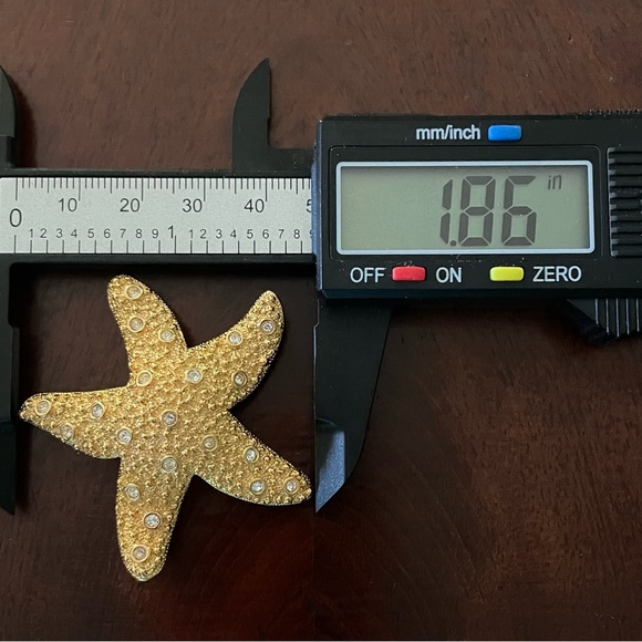 Vintage SAL Swarovski Crystal Starfish Brooch; Gold Tone, 1.9” - Picture 5 of 5